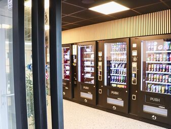 Telescopische schuifdeur met bediening op afstand - seefood automatenshop open